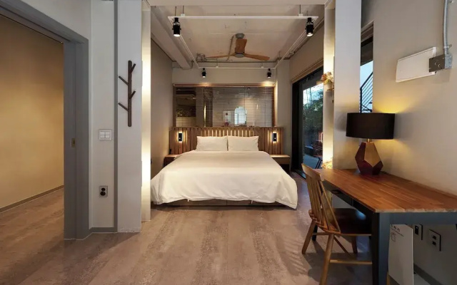 L9 Tailor Serviced Home near Hongik Univ