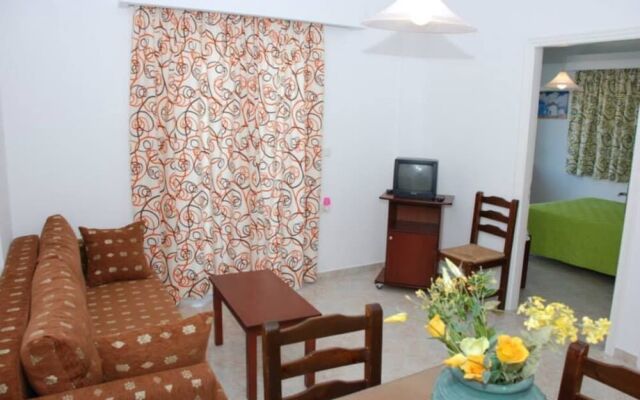 Amoudi Studios Apartments Hotel