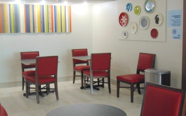 Holiday Inn Express & Suites Wapakoneta by IHG
