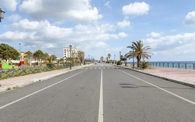 Simplistic Apartment in Siderno near Seabeach