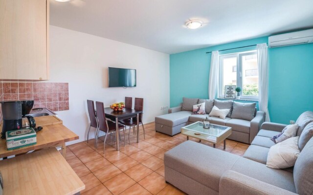Nice Home in Liznjan With Wifi and 7 Bedrooms