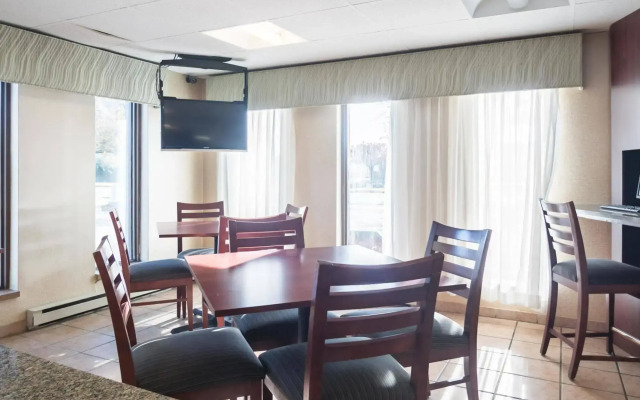 Motel 6 Madison, WI - East