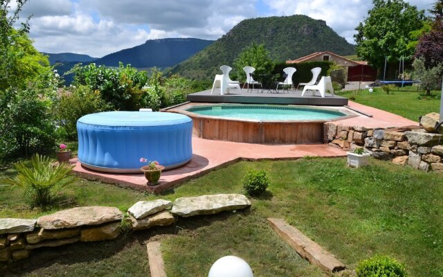 House With one Bedroom in Mostuéjouls, With Pool Access, Enclosed Gard