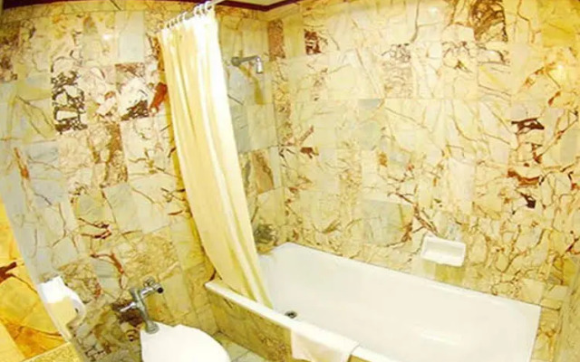 拉差布里黄金城市酒店(Golden City Hotel Ratchaburi)