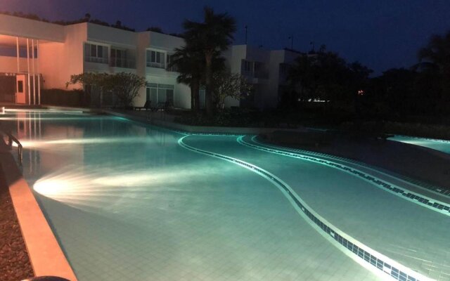 "best Pool Access Beachfront Nice Furnish 1bedroom"