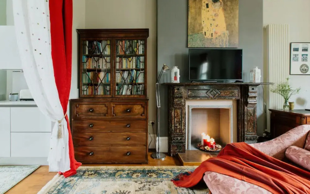 The Suite, 82 Cathedral, Private Parking