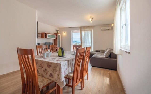 Amazing Home in Zdrelac With Wifi and 6 Bedrooms