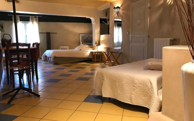 Logis Le Mas Et La Flambee Du Luberon