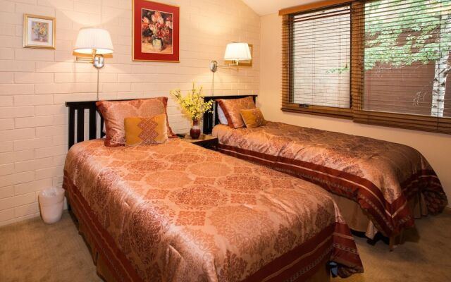 Park Avenue Upgraded 2 Bedroom Condominiums