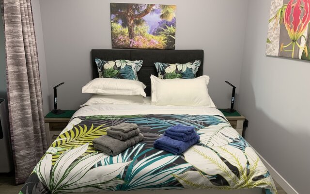 Funchal Apt- Sleeps 2 - Pool & Parking - Madeira