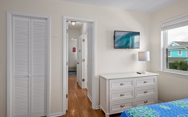 Dream Weaver 4 Bedroom Home by RedAwning