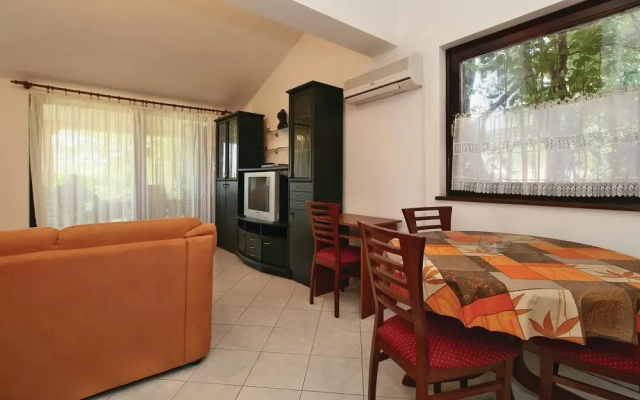 Awesome Home in Porec With Wifi and 2 Bedrooms - Hotel in Porec - Photo 4