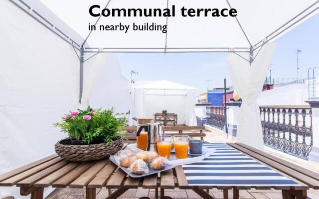 Hostly Acetres 1A loft in city center, comunal terrace, fibre,parking optional