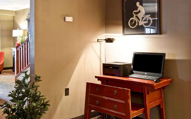 GrandStay Hotel & Suites