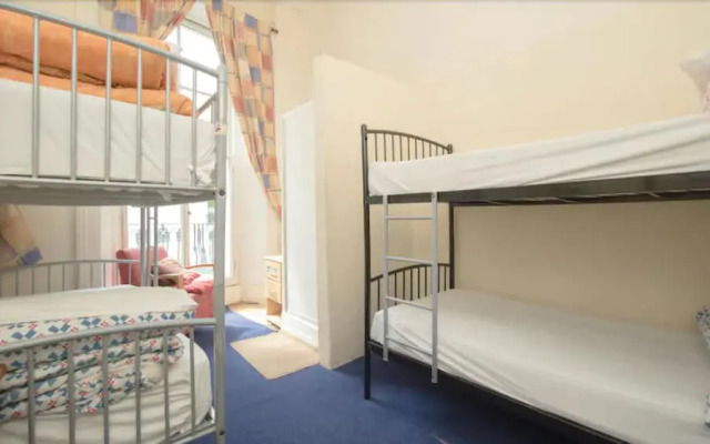 Central Hotel - Hostel