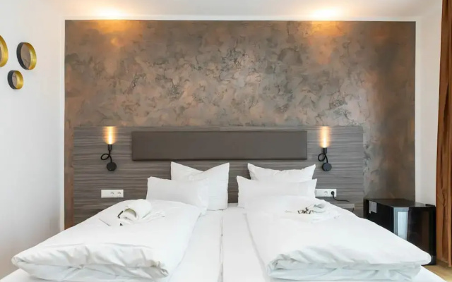 Central Hotel & Lounge Adult Only