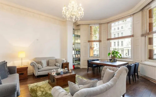 Stunning 2 Bed Apt, Sleeps 3 in Kensington