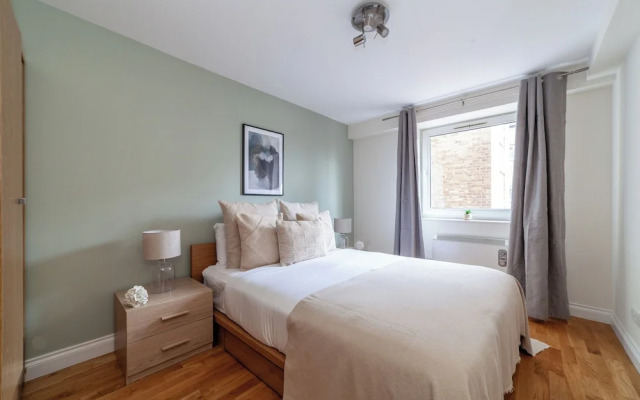 Trendy Flat in St Katharine