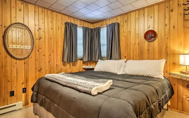 All-season Lakefront Mercer Vacation Rental