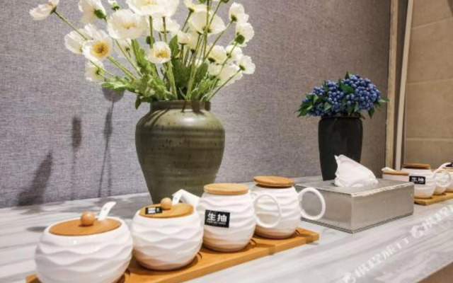 Yaji Hotel (Guanggu Square Wuhan Vocational and Technical University)