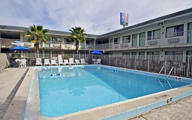 Motel 6 Tampa Downtown