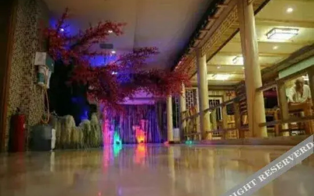 Suiling Hanlongtang Business Hotel