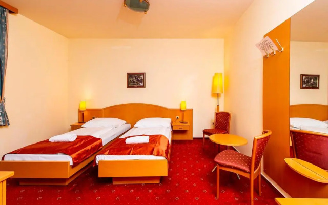 Gastland M0 Hotel & Restaurant & Conference Center