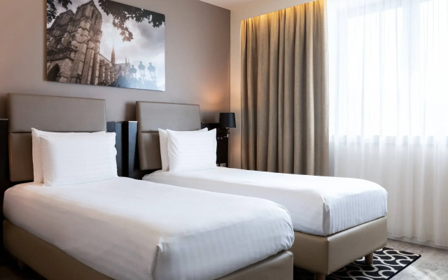 AC Porte Maillot Hotel