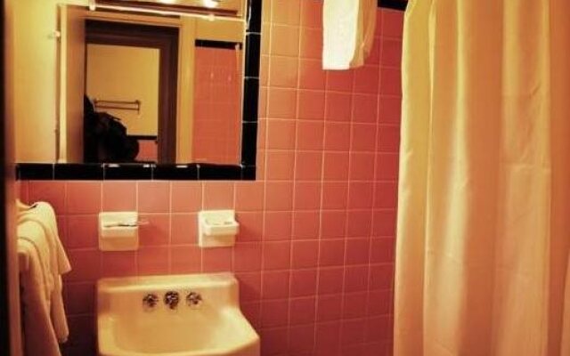 Skyland Motel