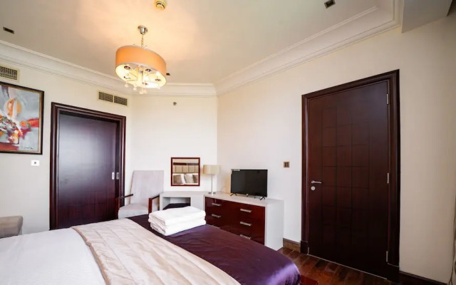 Spacious One Bedroom with Beach Access