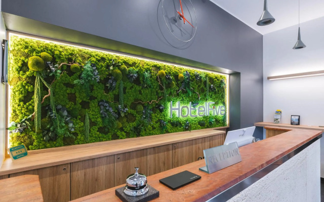 Hotel Five