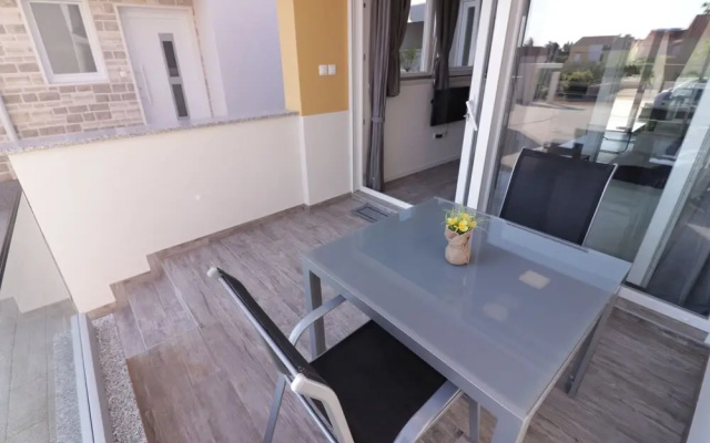 Apartments & Rooms Danivan Pool Villas