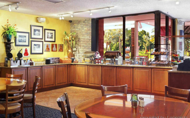 Collins Hotel Naples