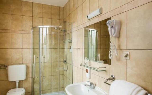 Hotel Petrijevci