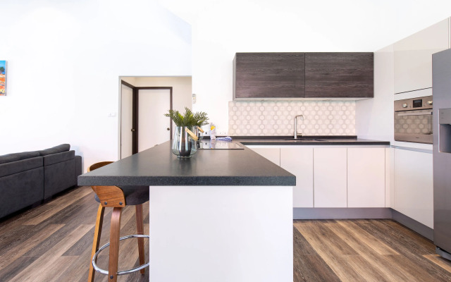 ☀️Sunshine☀️  Magnificently Bright 2BR Top City Centre Townhouse