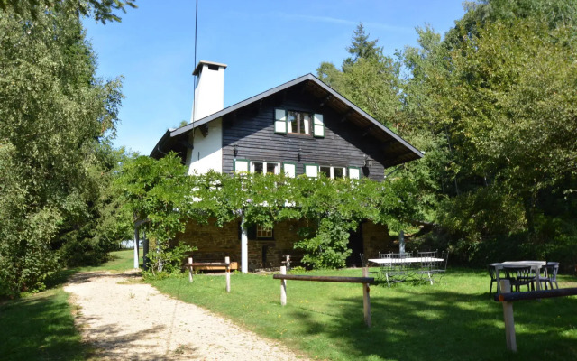 Luxury Pet Friendly Chalet in Bièvre near Forest
