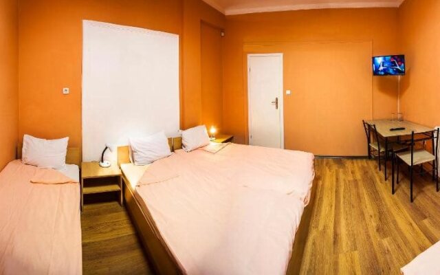 Ivani Hostel and B&B