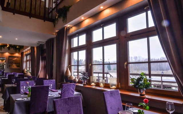 Port Hotel