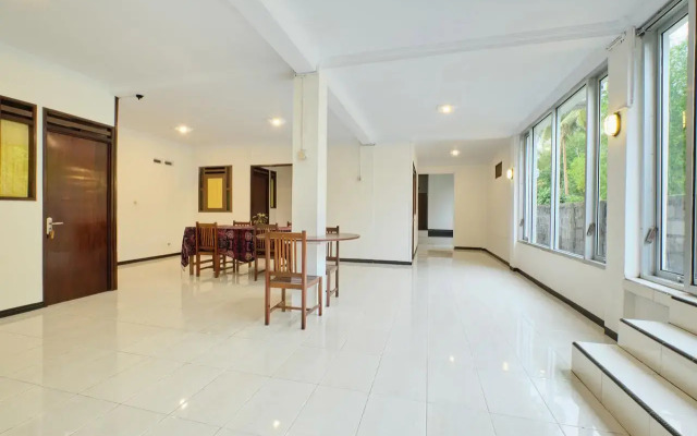 OYO 2519 Mayang Garini