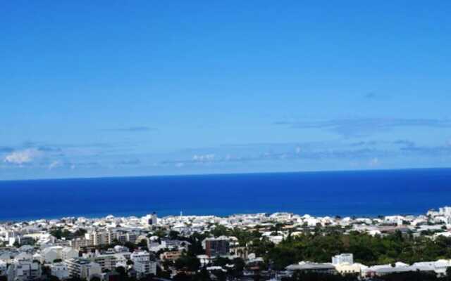 Apartment With one Bedroom in Saint-denis, With Wonderful sea View, Furnished Balcony and Wifi