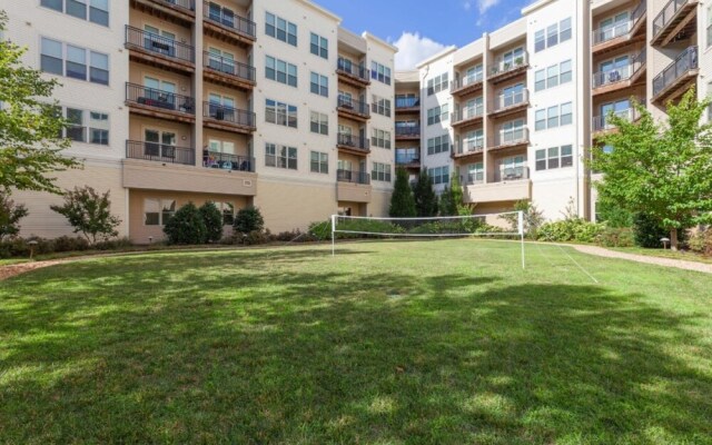 Stylish 1 BR Apartment w Movie Theater