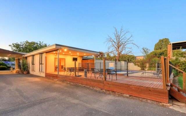 New Crossing Place Motel & Apartments