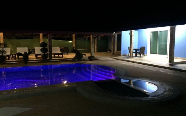 Blue Beach Bungalow