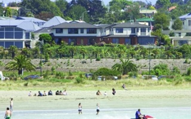 Baywatch Motor Lodge