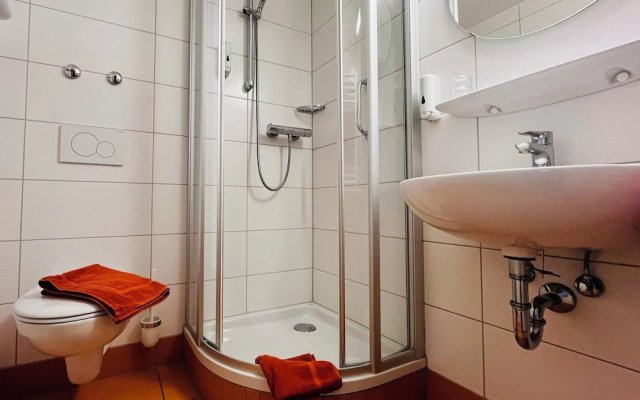 Apart Hotel Goldener Hahn Baiersbronn, Ferienwohnungen | Frühstück, Sauna & Indoorpool