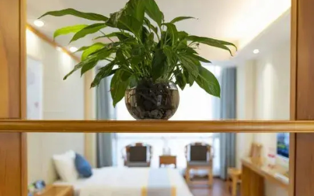 Baoshan Jiahu Hotel