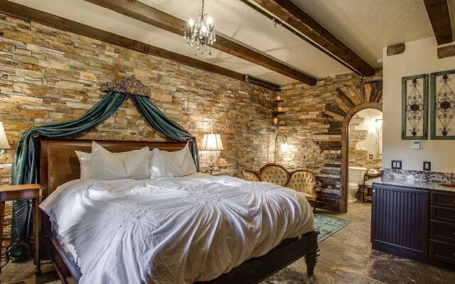 Storybook Riverside Inn