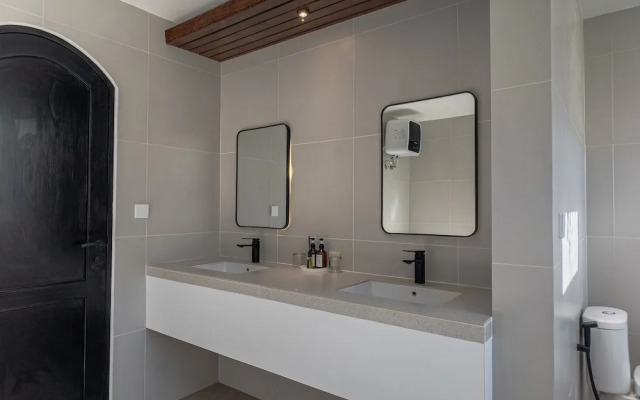 Nakuh Studio Villa