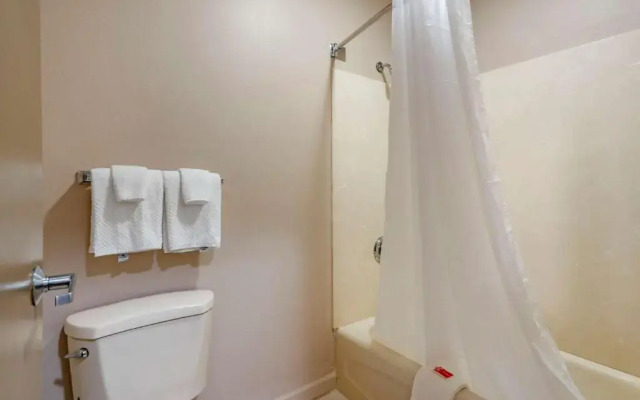 Econo Lodge & Suites Granite City