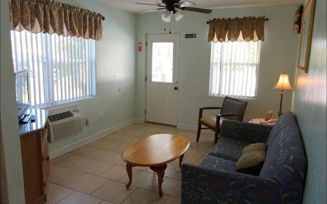 Silver Sands Motel